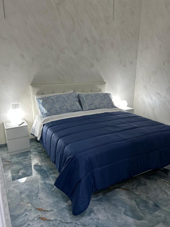 Ester 4 * Napoli